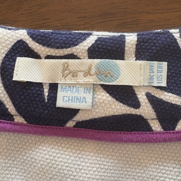 Boden Navy/ Ivory Stretchy Cotton Knit A-Line Mini Skirt. Inverted Front Pleat - Picture 8 of 15